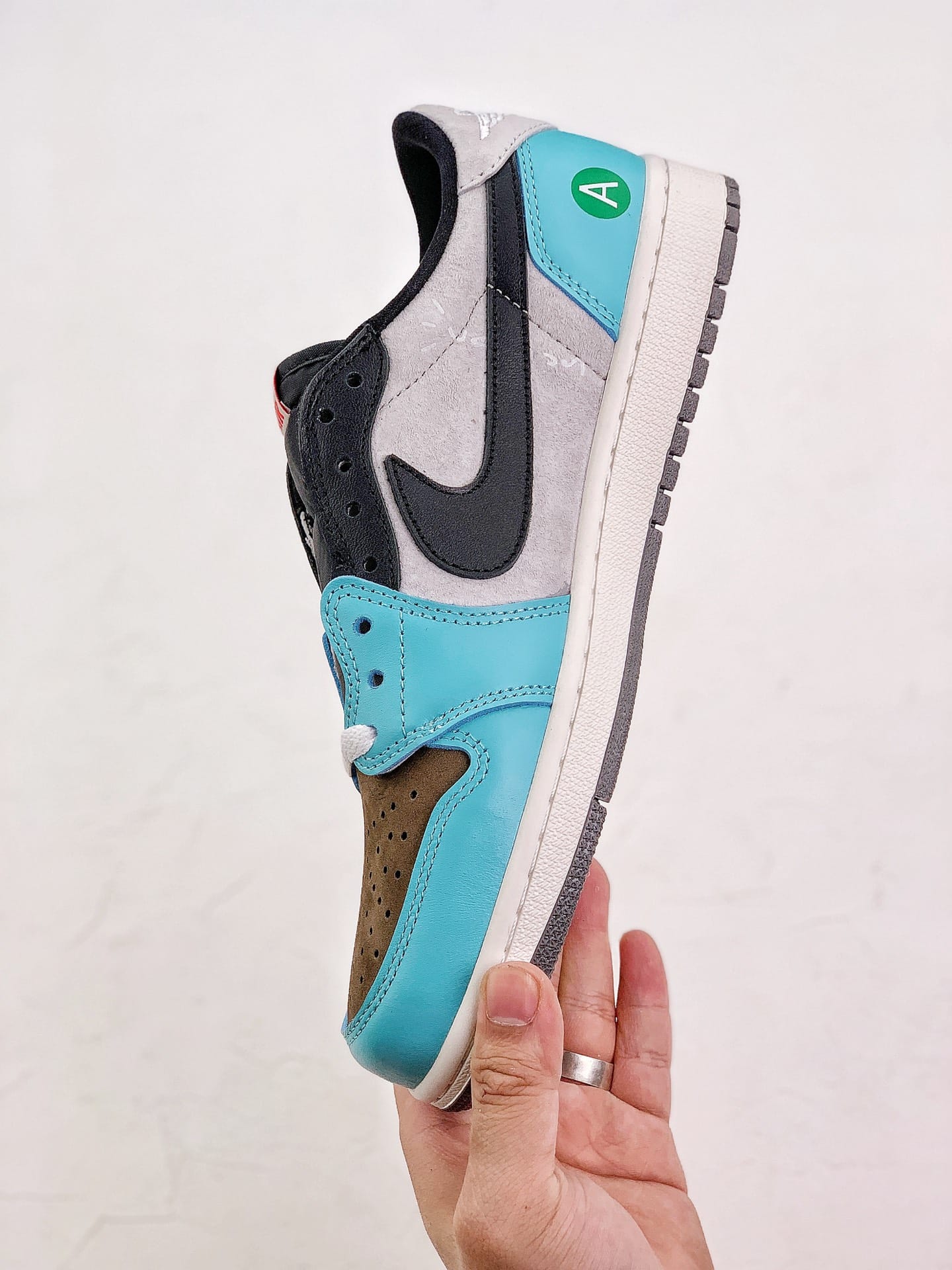 Jordan 1 Low Russian Travis Scott