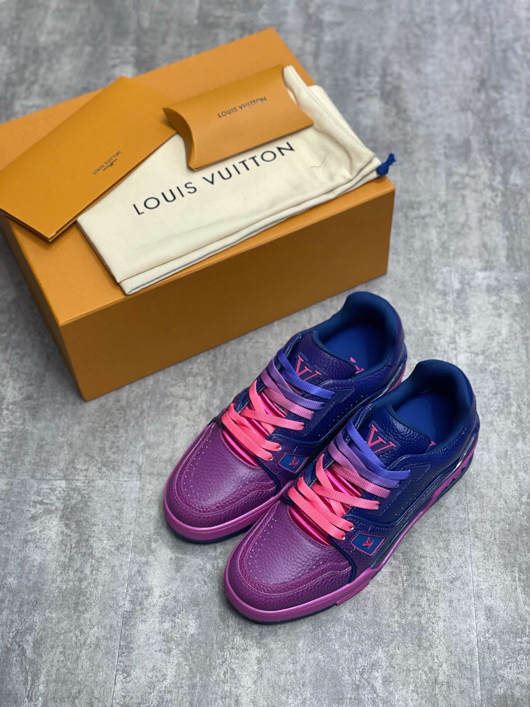 LOUIS VUITTON TRAINER SNEAKERS IN PINK – LVS003