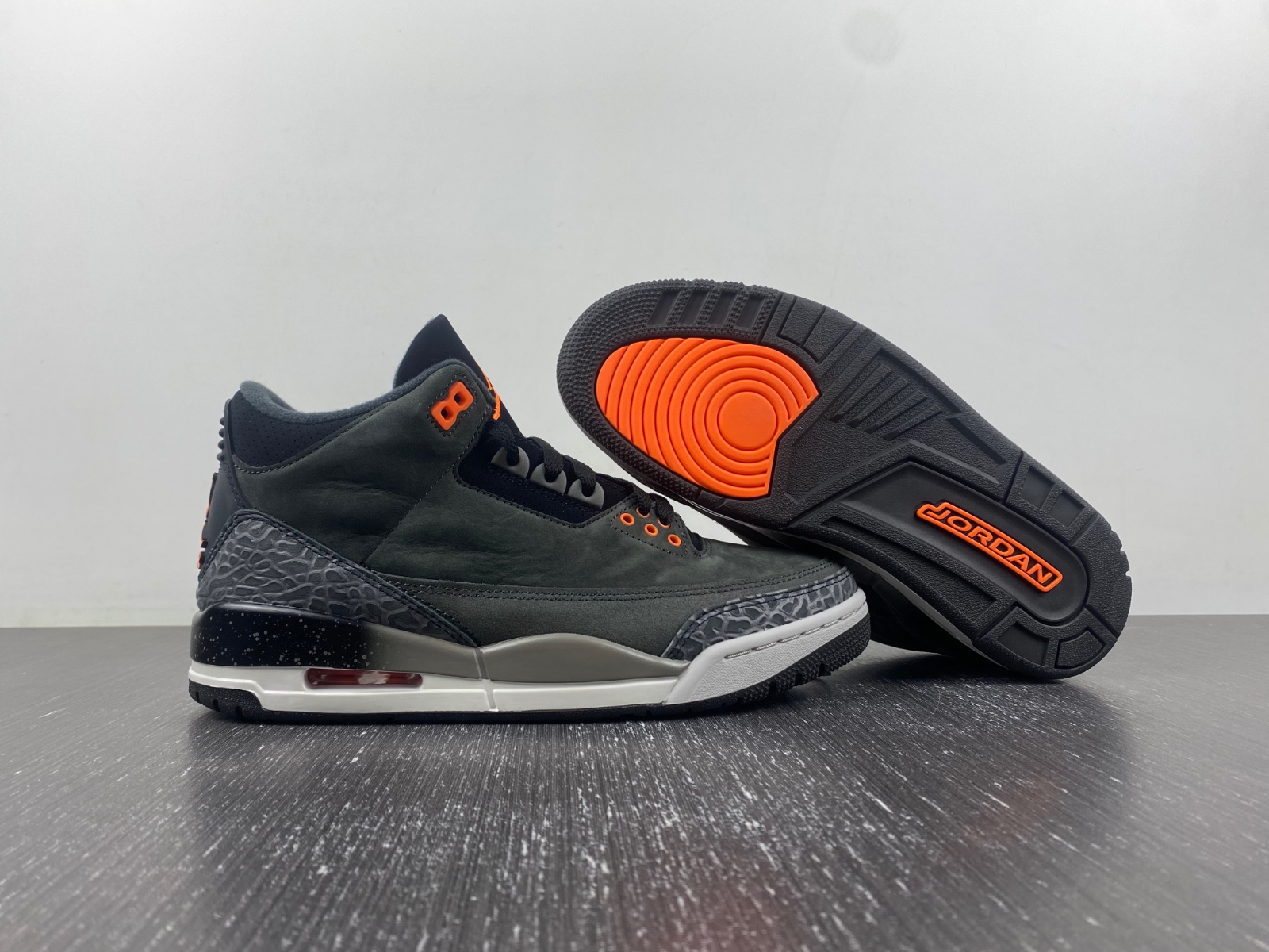 Jordan 3 Retro Fear Pack (2023)
