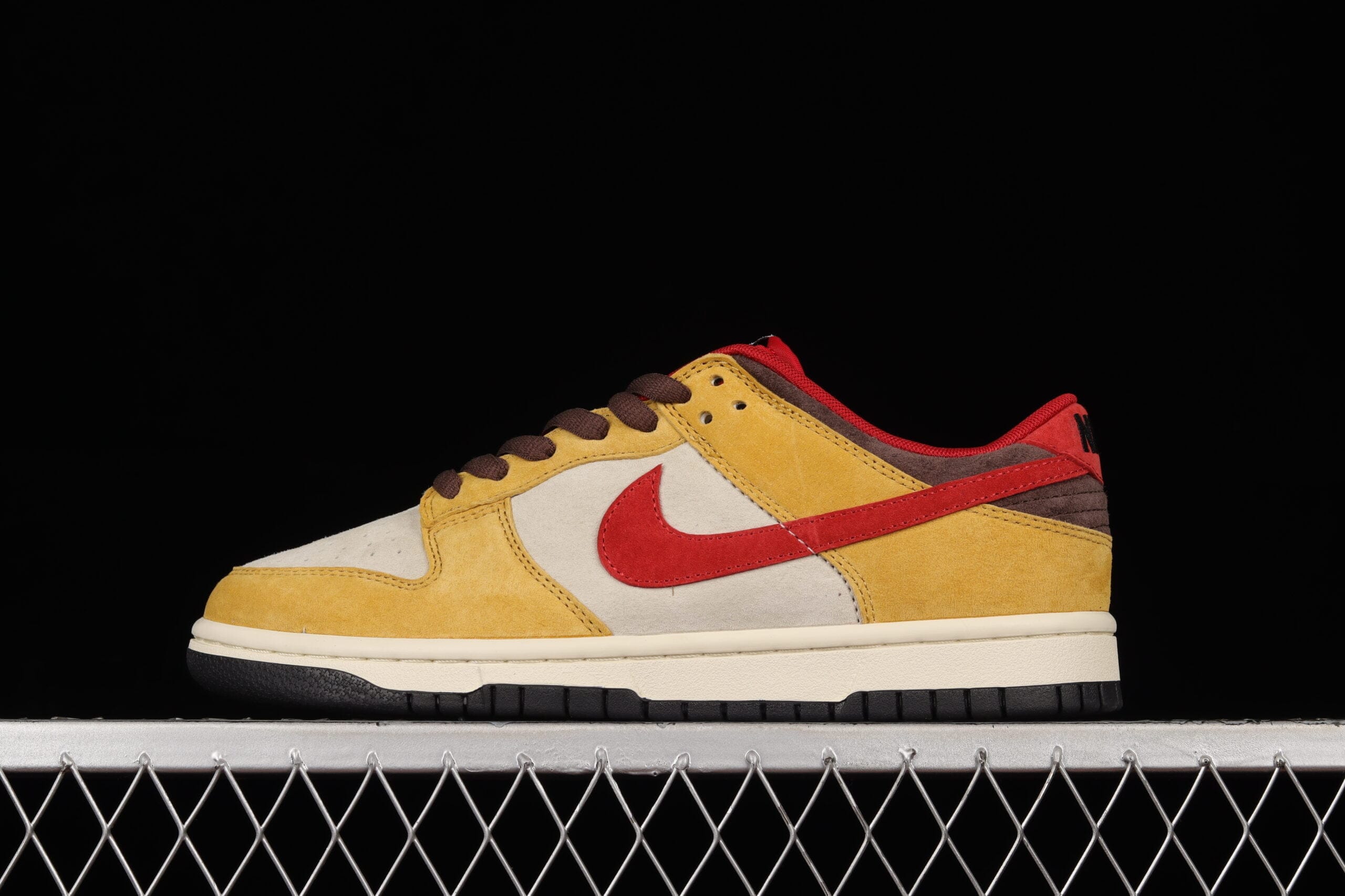 Otomo Katsuhiro x Nike SB Dunk Low Steamboy OST Gold Red Brown