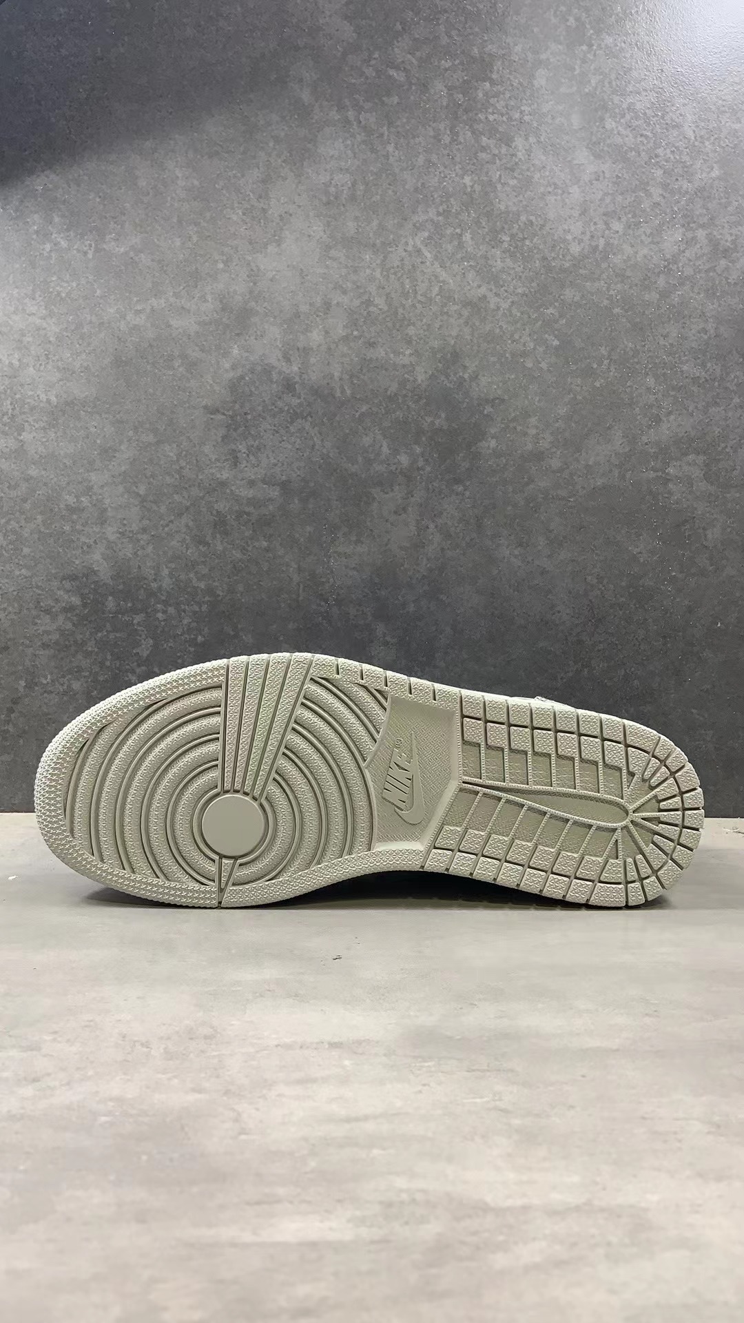 Air Jordan 1 Retro Low OG Black Cement