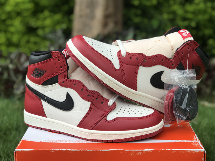 Air Jordan 1 High OG Chicago Lost and Found