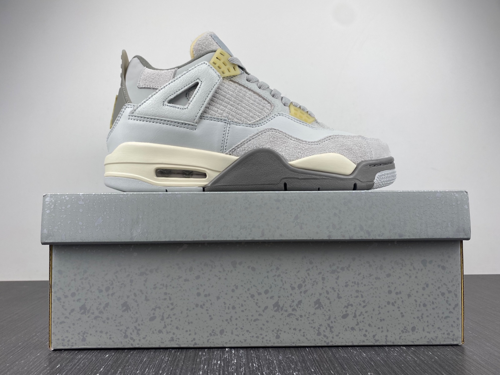 Air Jordan 4 SE Craft Photon Dust