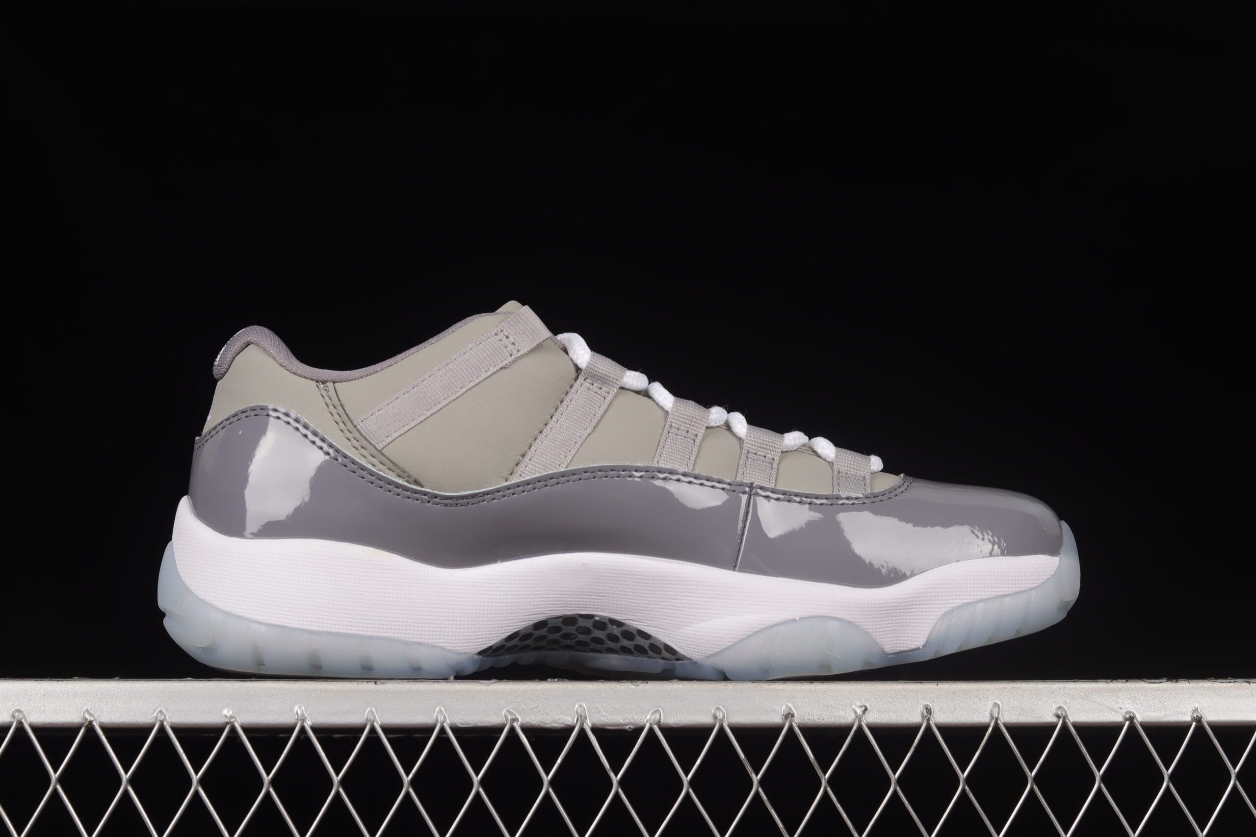 Jordan 11 Retro Low, Cool Grey