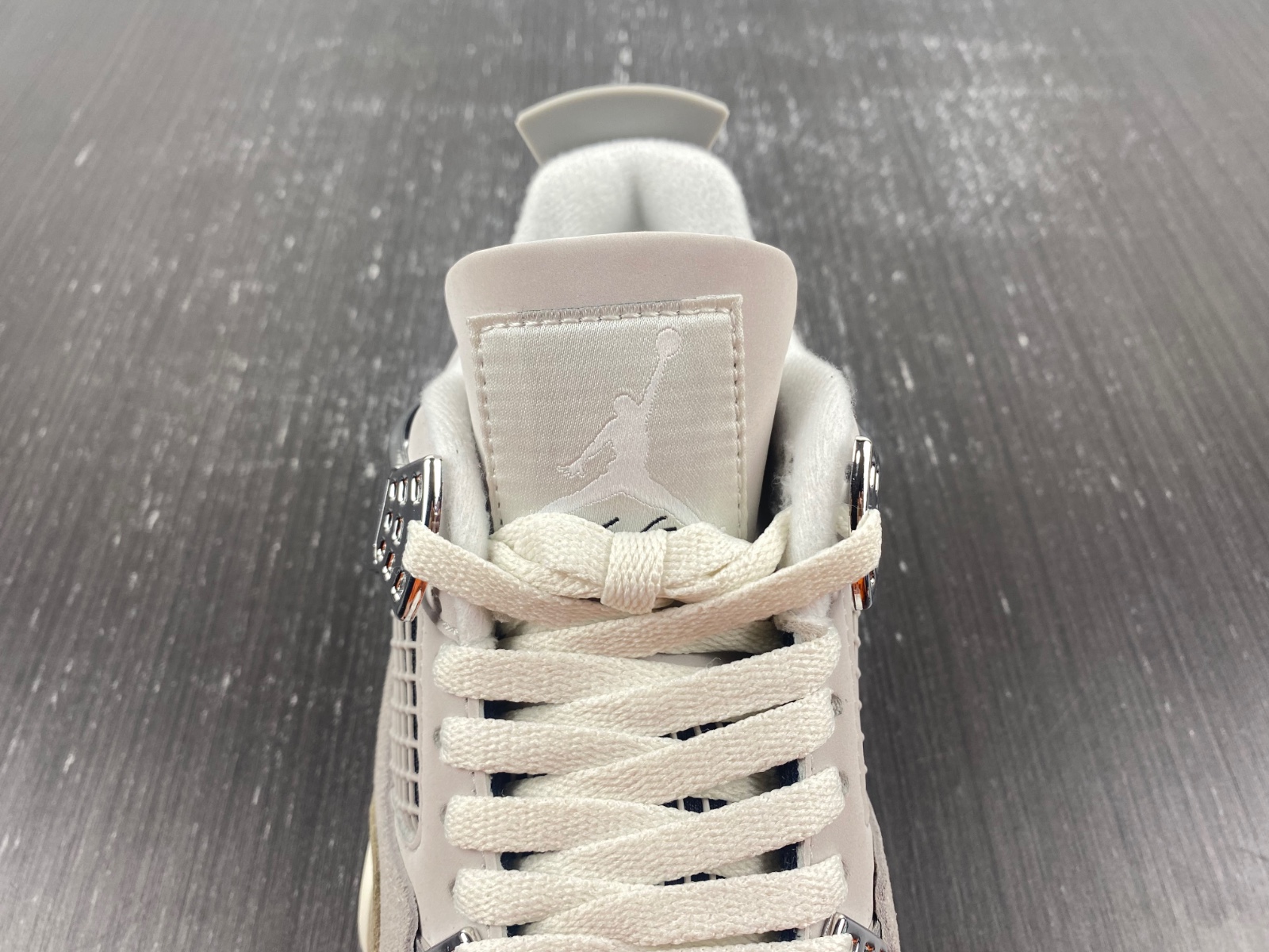 Air Jordan 4 Frozen Moments