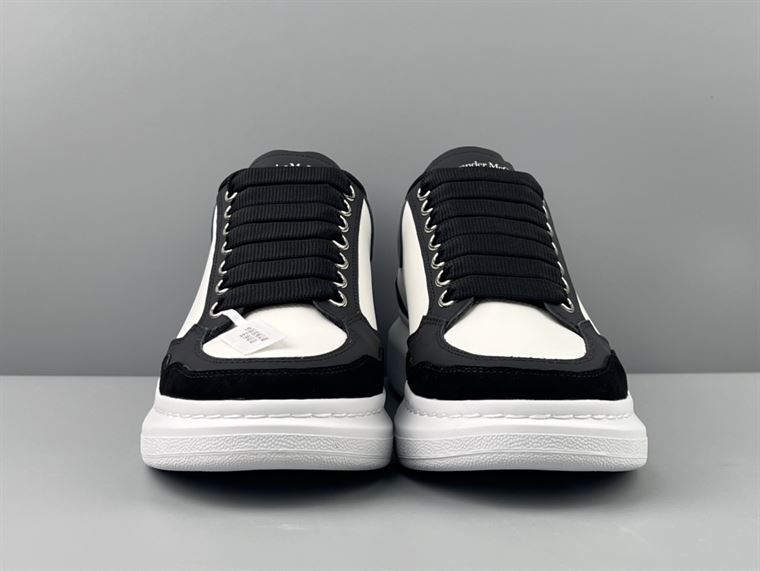 ALEXANDER MCQUEEN OVERSIZED SNEAKER IN BLACK/WHITE/GREY – ALD036