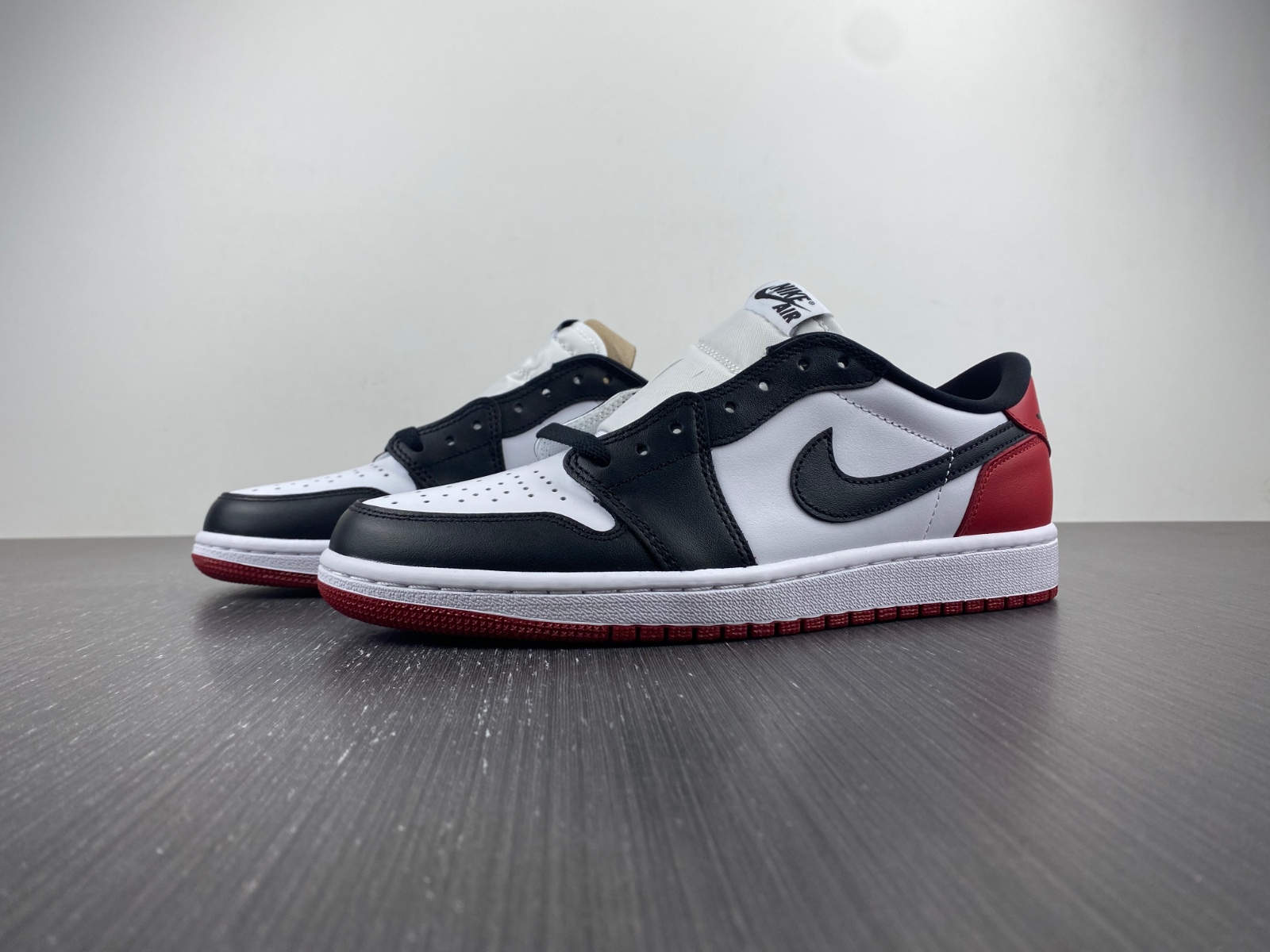 Air Jordan 1 Low OG “Black Toe”
