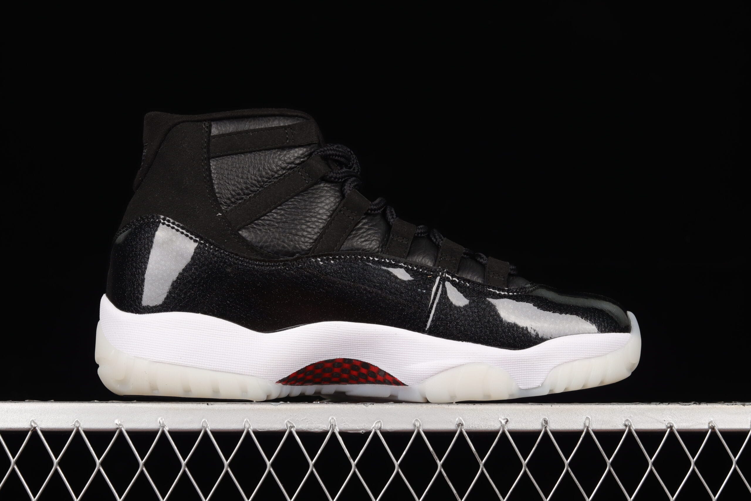 Jordan 11 Retro 72-10, Black/Gym Red-White-Anthracite