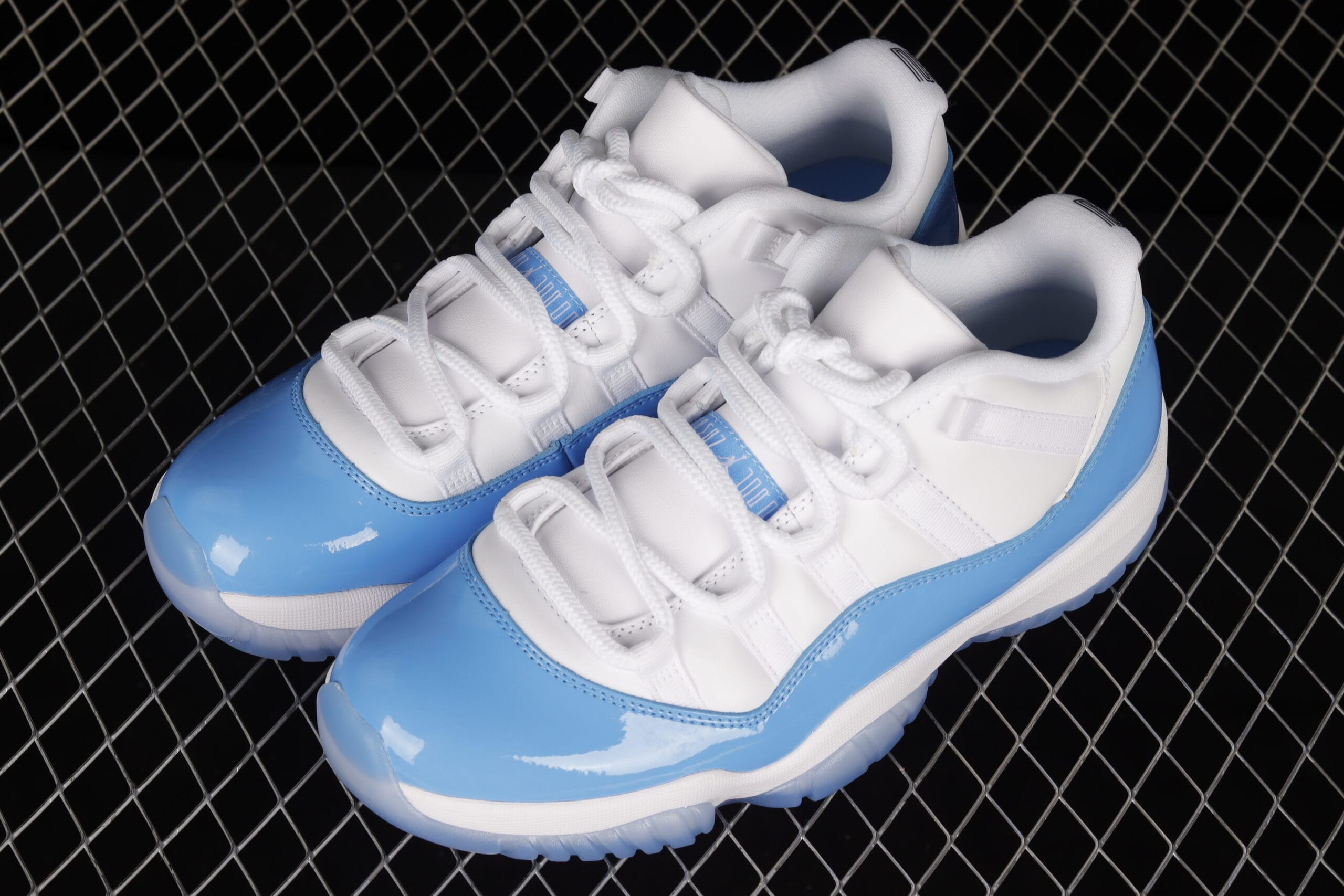Jordan 11 Retro Low University Blue