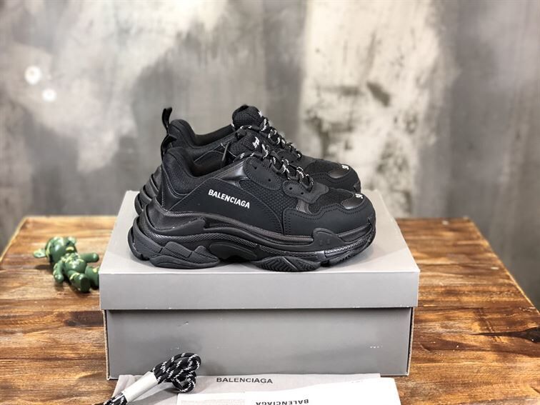 BALENCIAGA TRIPLE S FULL BLACK – BLA011