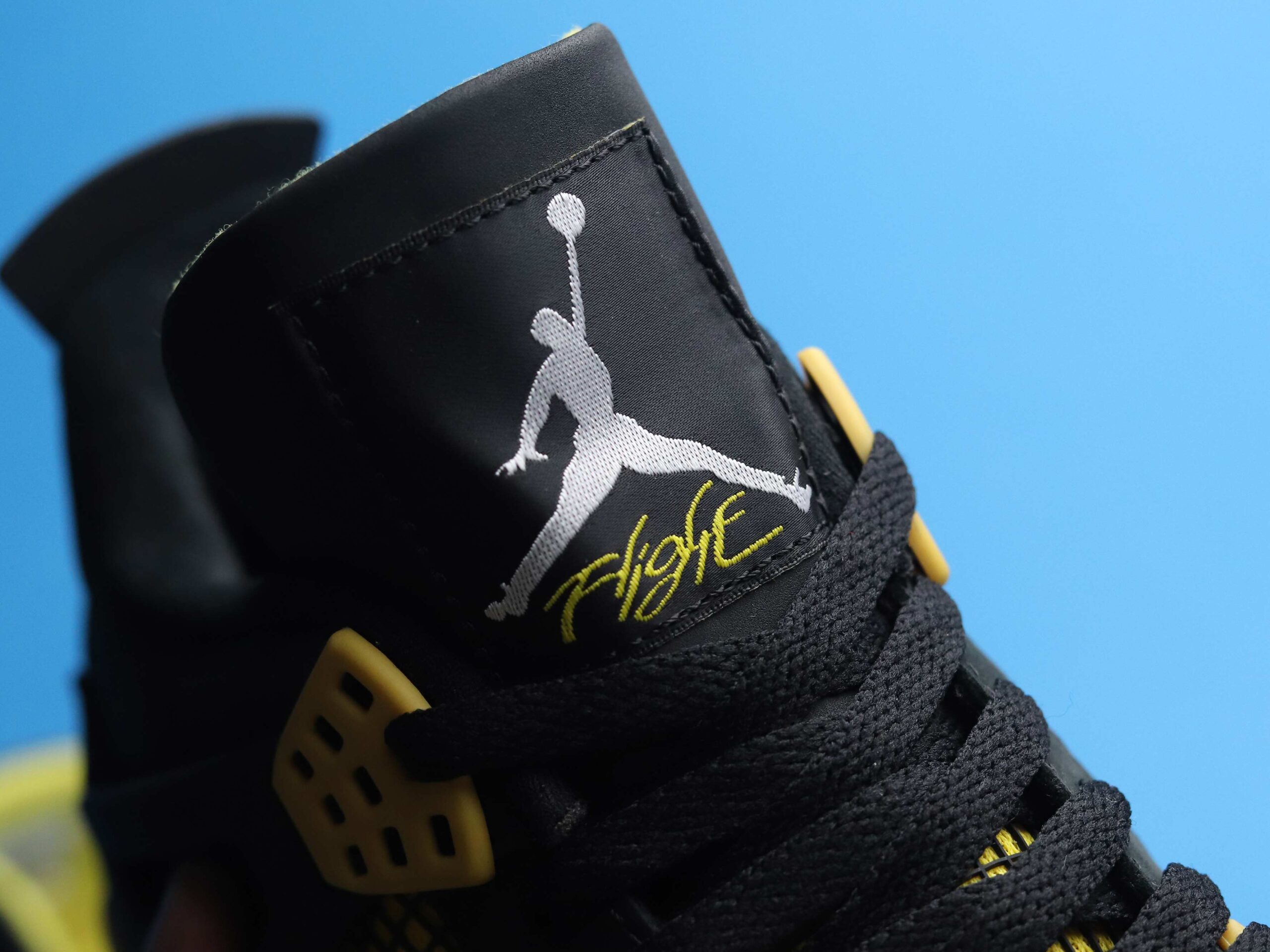 Air Jordan 4 Retro Thunder Yellow