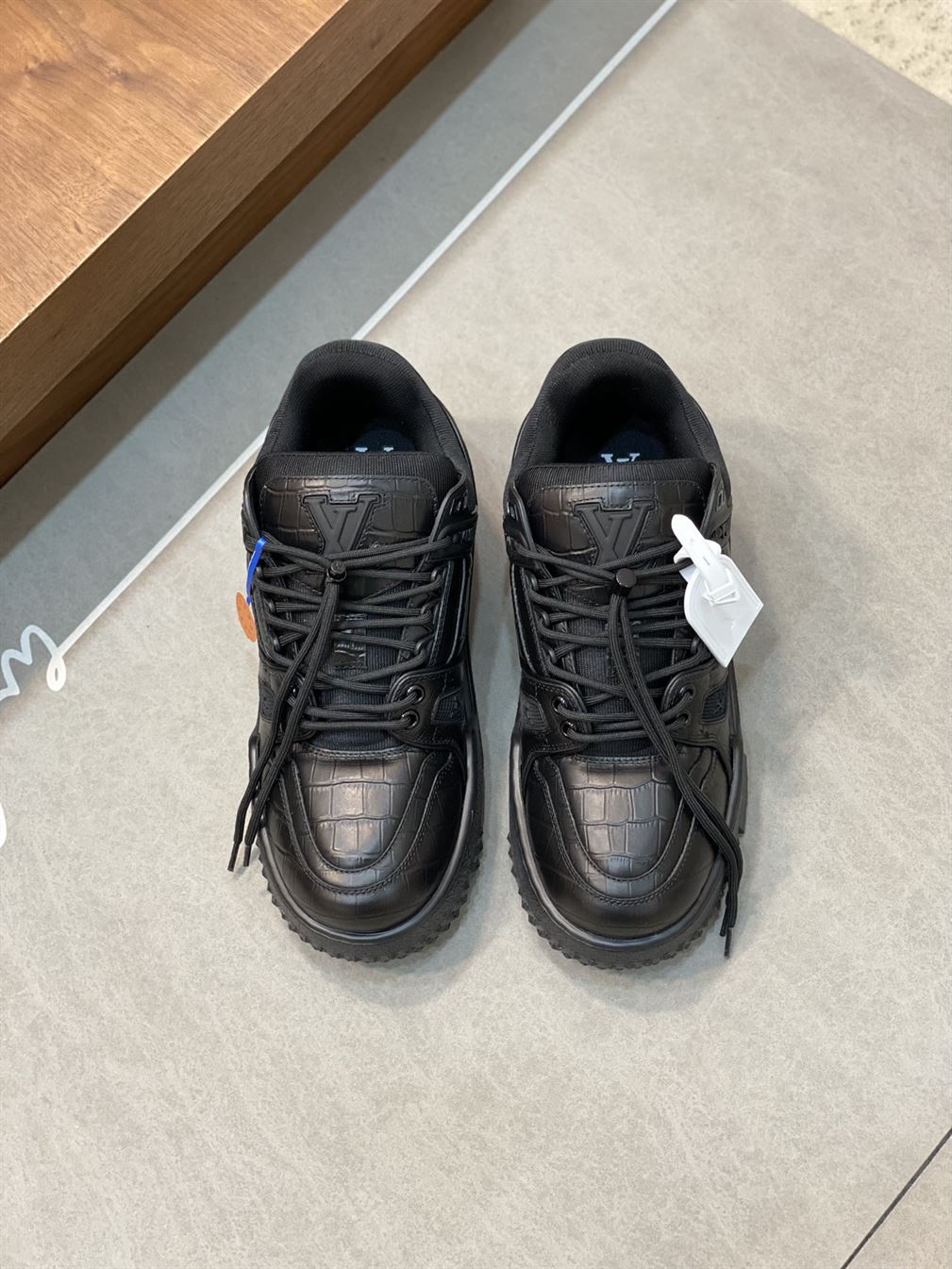 LOUIS VUITTON SS24 SNEAKER – LVS162