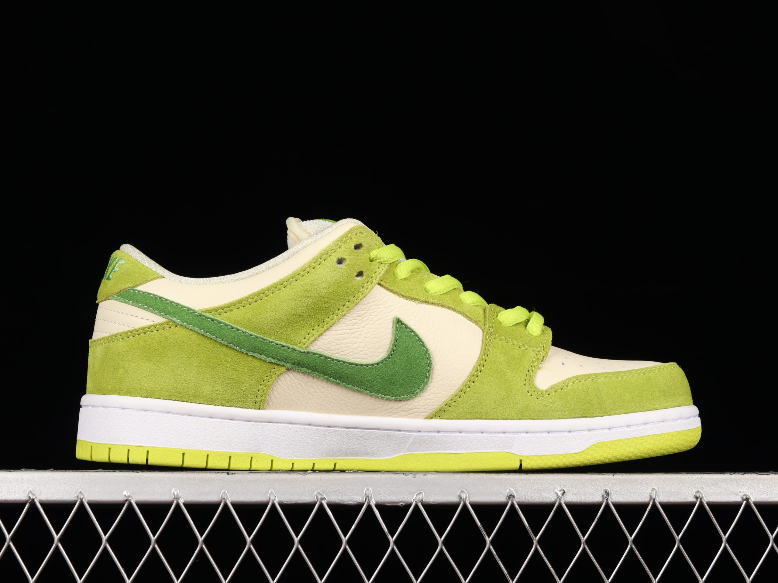 Nike SB Dunk Low Green Apple