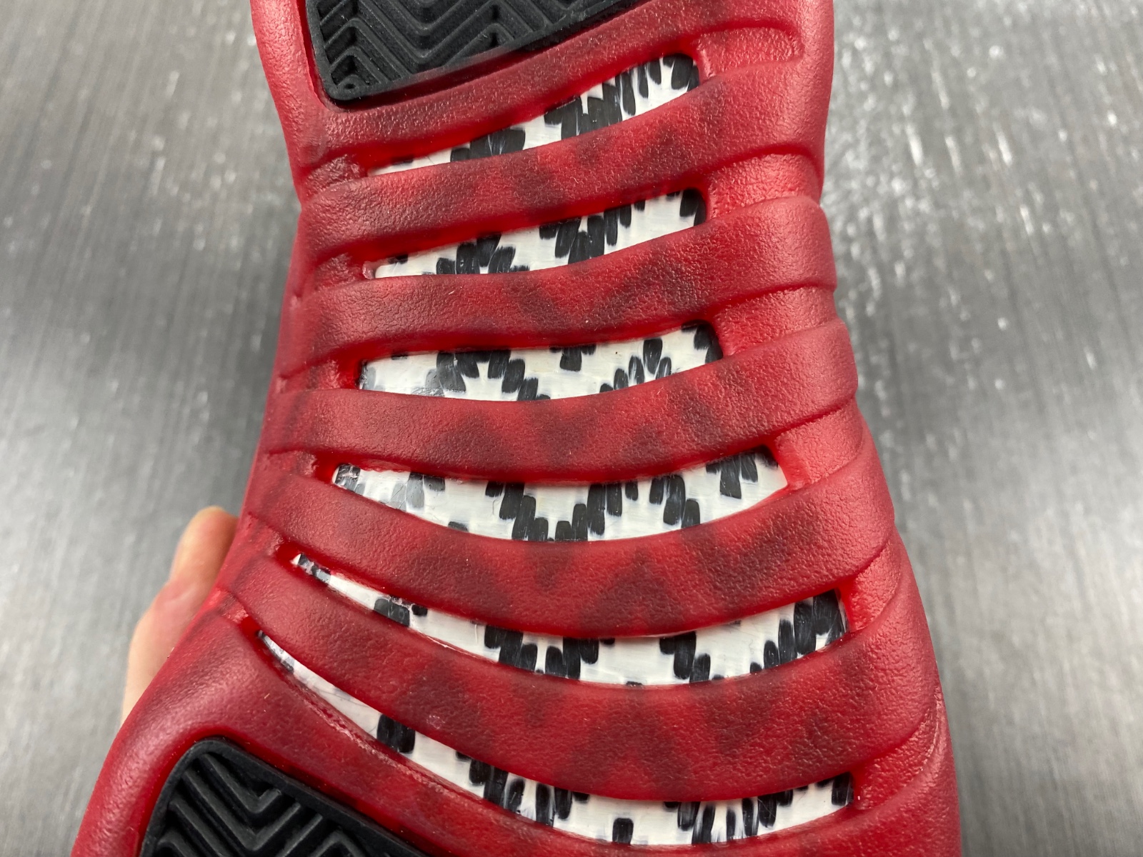 Air Jordan 12 Cherry