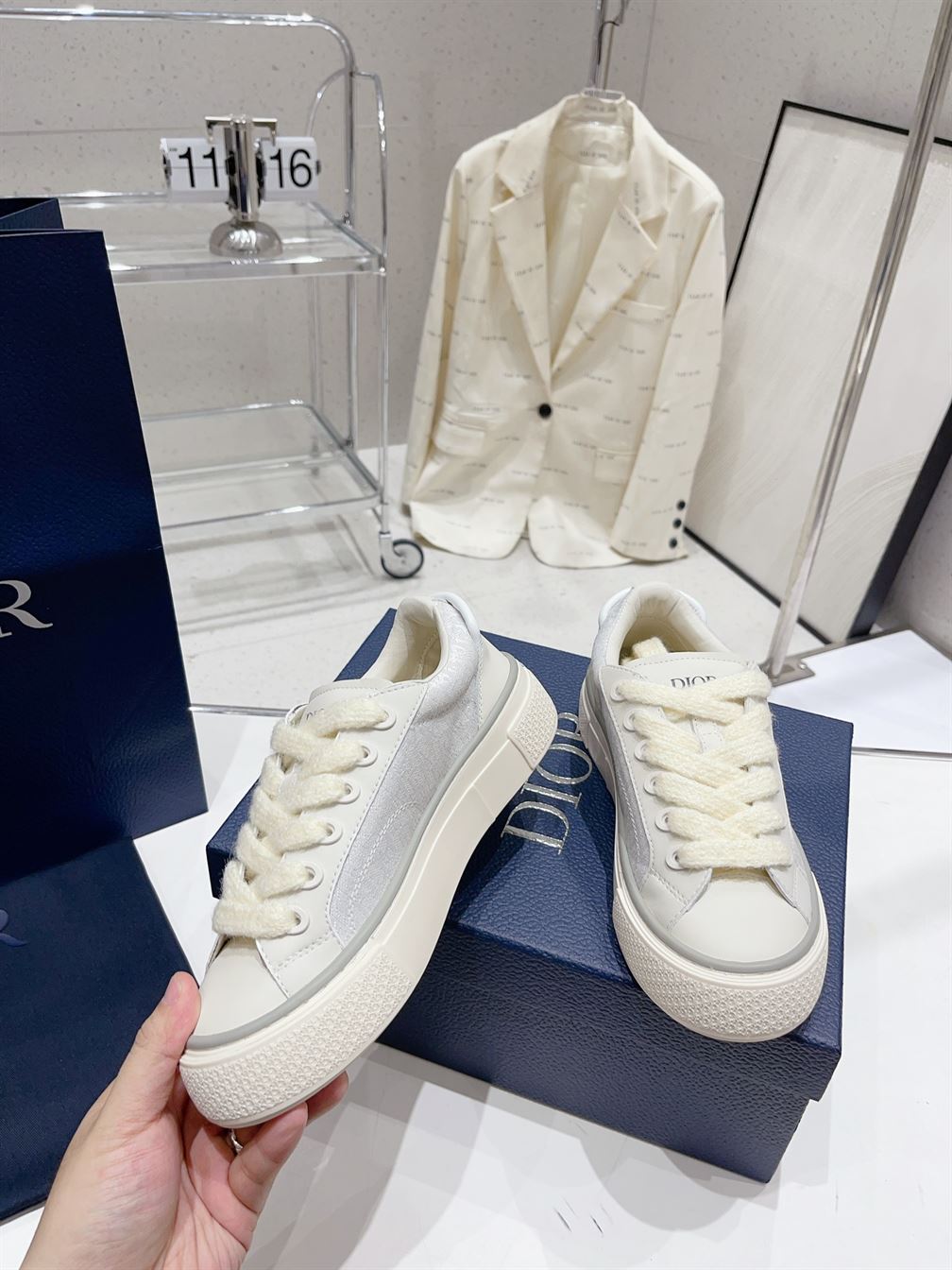 DIOR B33 SNEAKER WHITE SMOOTH CALFSKIN OBLIQUE JACQUARD – DO134