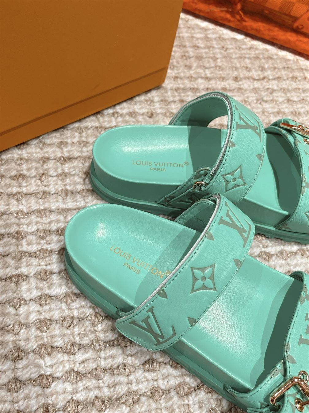 LOUIS VUITTON BOM DIA FLAT COMFORT MULE – LVSD021