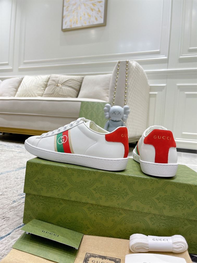 GUCCI INTERLOCKING G SNEAKERS – GCC092