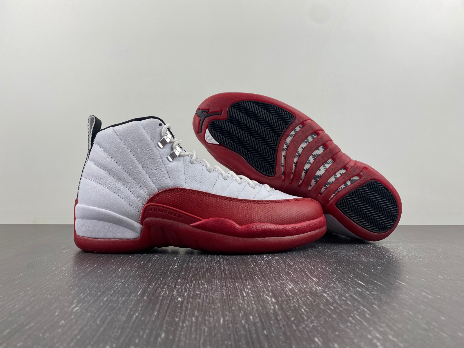 Air Jordan 12 Cherry