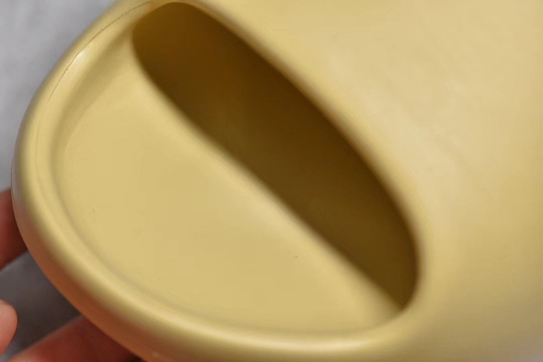 Yeezy Slide Desert Sand