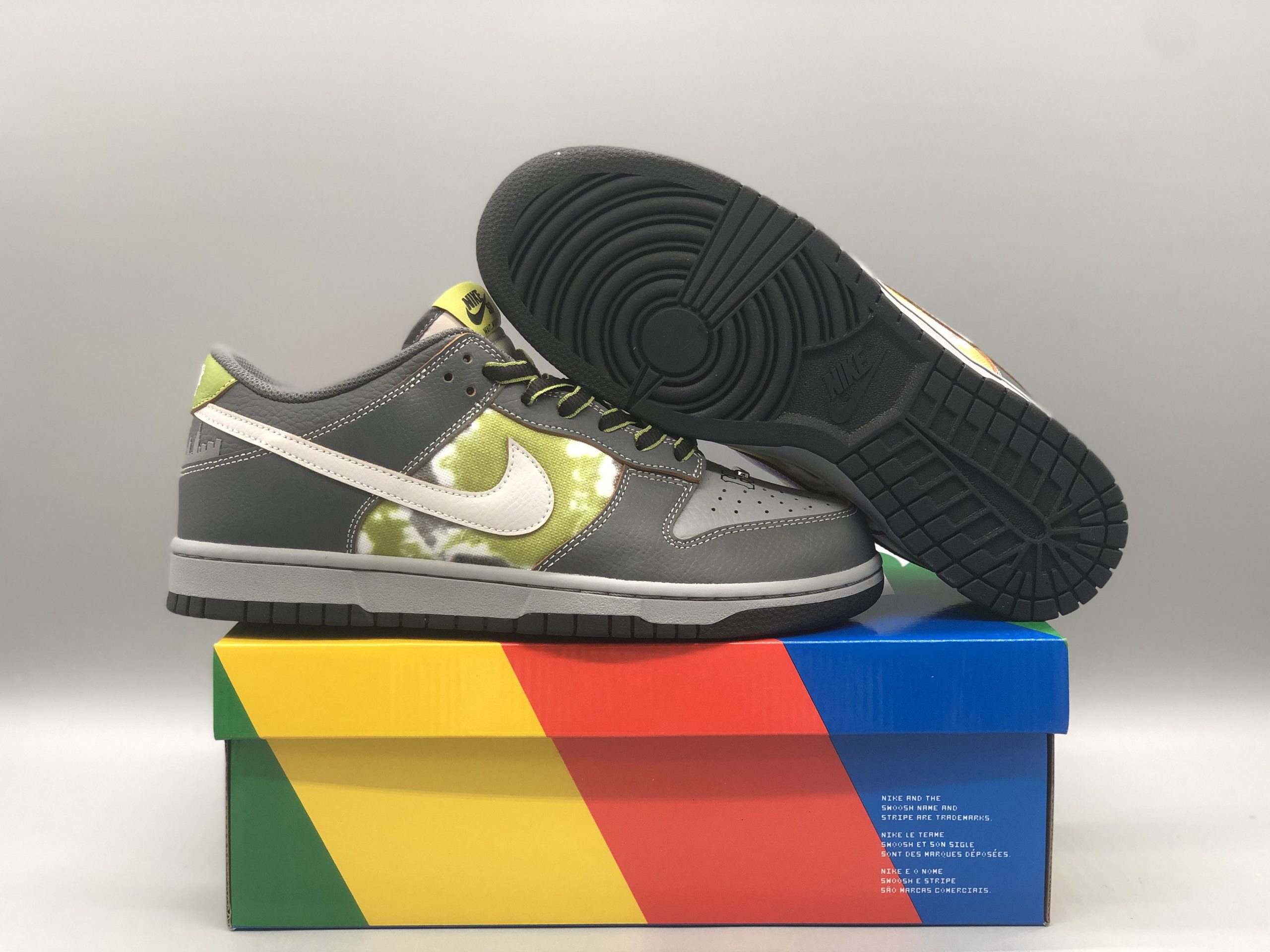 Nike SB Dunk Low HUF Wait, What!? (Friends and Family)