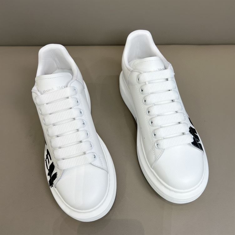 ALEXANDER MCQUEEN GRAFFITI OVERSIZED SNEAKER IN WHITE – ALD020