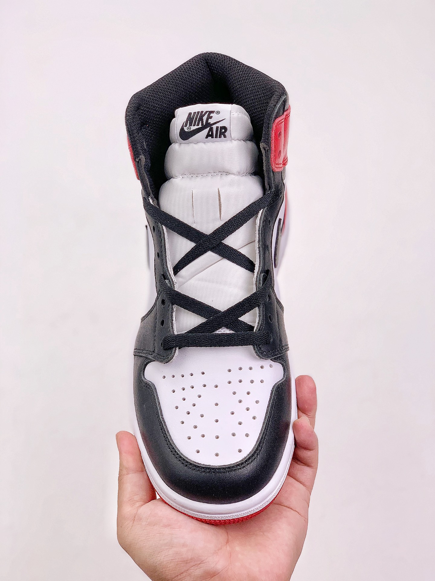 Jordan 1 Retro Black Toe (2016)