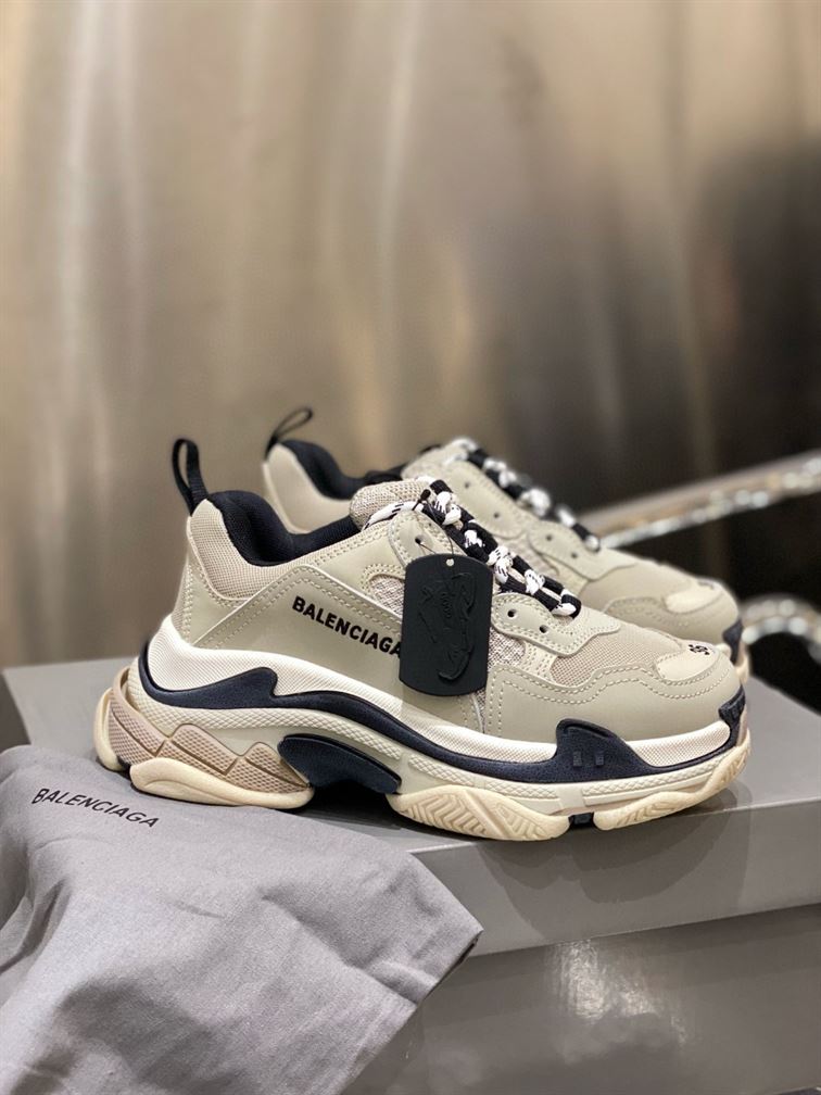 BALENCIAGA TRIPLE S SNEAKERS IN GREY AND BLACK – BLA020