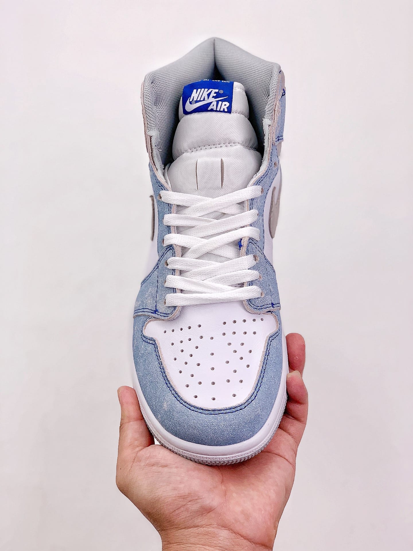 Air Jordan 1 Retro High OG Hyper Royal