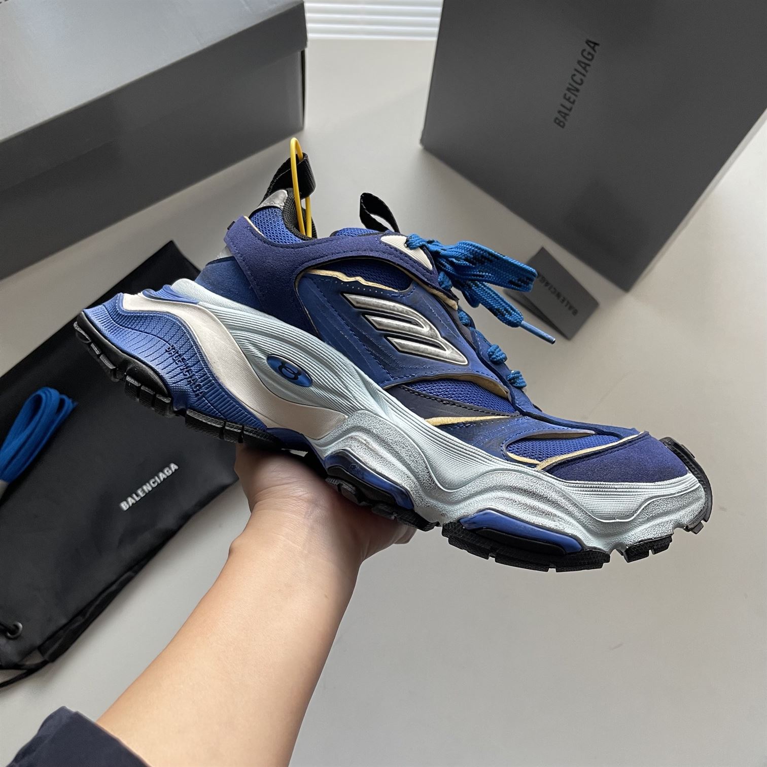 BALENCIAGA CARGO SNEAKER IN BLUE – BLA091