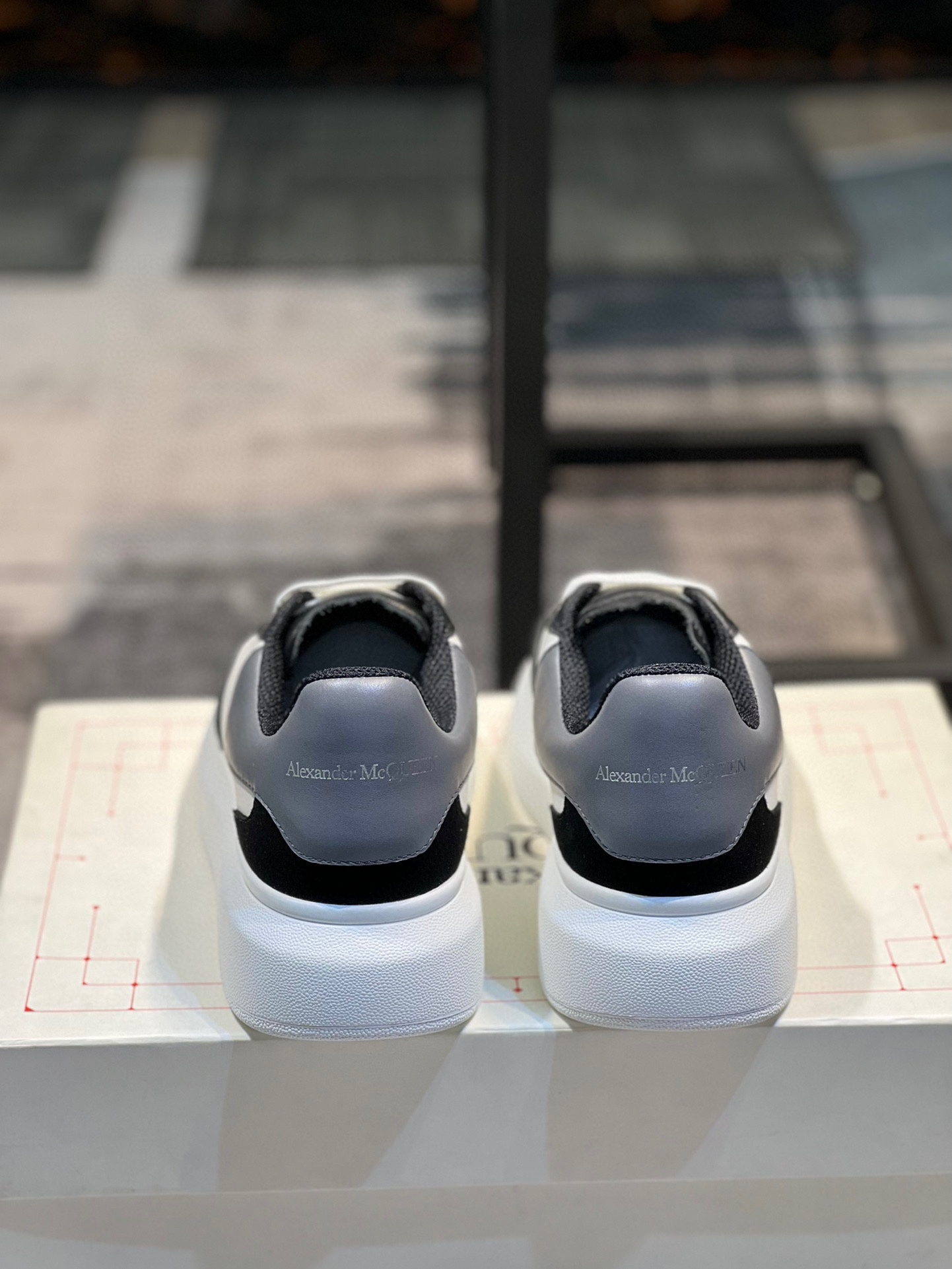 Alexander McQueen classic celebrity hit