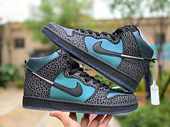 Nike SB Dunk High Black Sheep Hornet