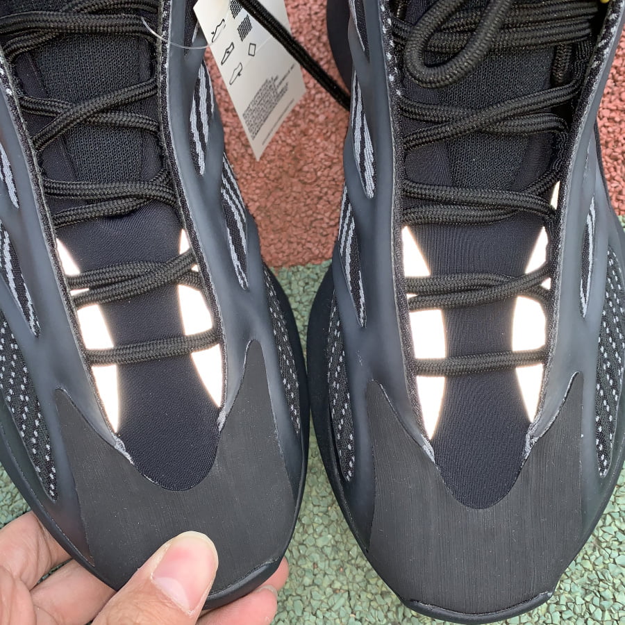 adidas Yeezy 700 V3 Alvah