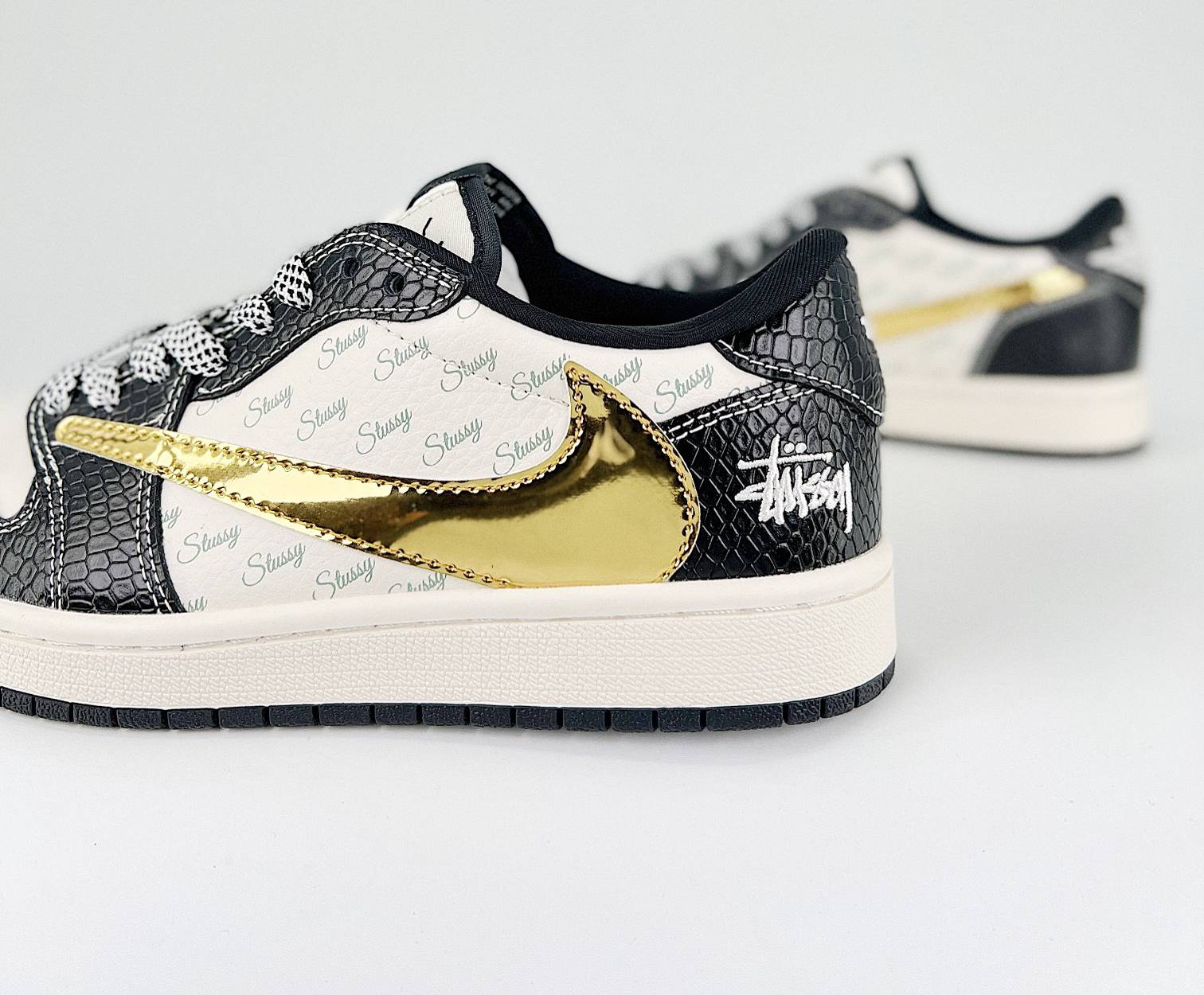 Travis Scott x Air Jordan 1 Retro Low Custom