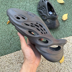 Adidas Yeezy Foam RNNR Onyx