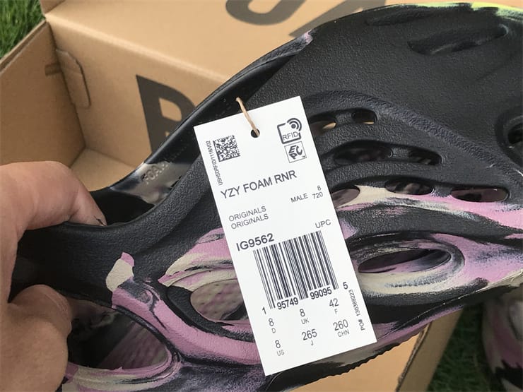 Yeezy Foam Runner”MX Carbon”