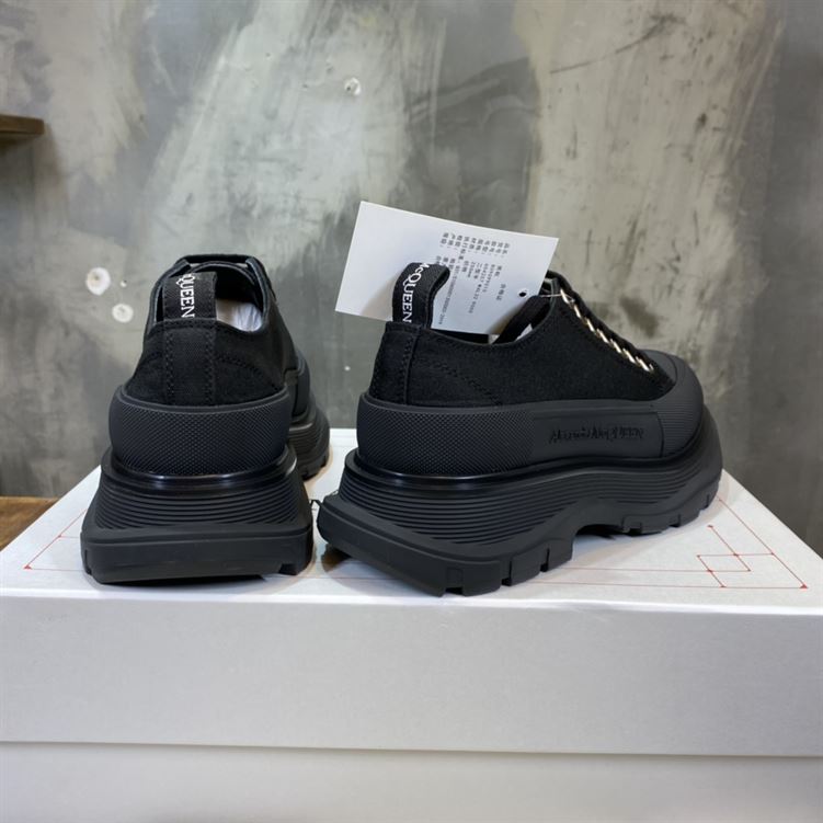 ALEXANDER MCQUEEN TREAD SLICK LOW-TOP SNEAKERS – ALD031