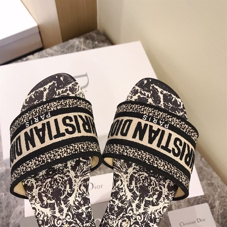 DIOR DWAY SLIDE – DS009