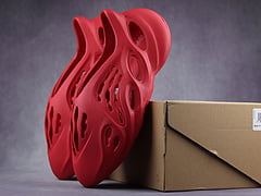 Adidas Yeezy Foam RNNR Vermillion