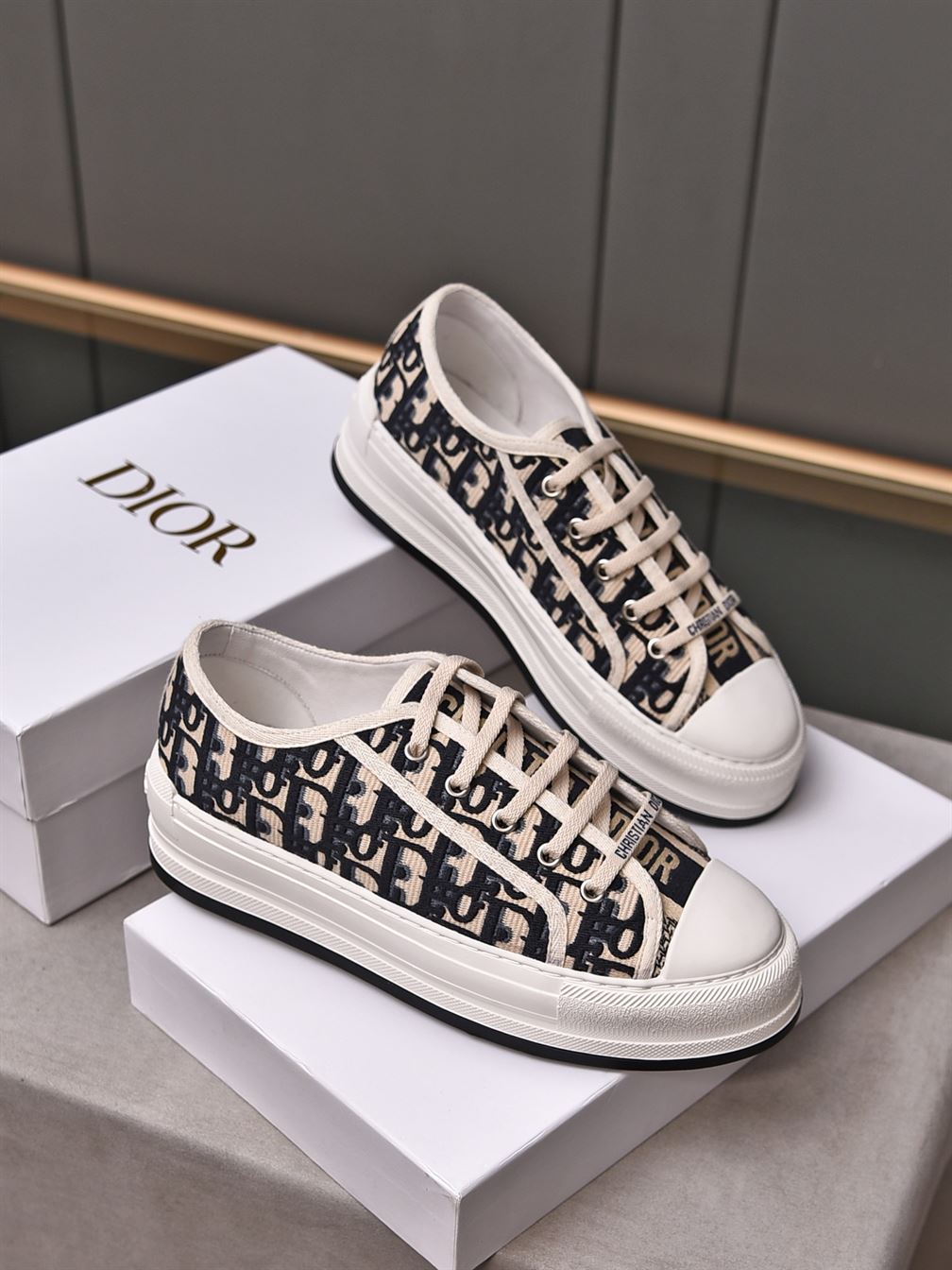 DIOR WALK’N’DIOR PLATFORM LOW-TOP SNEAKER – DO143
