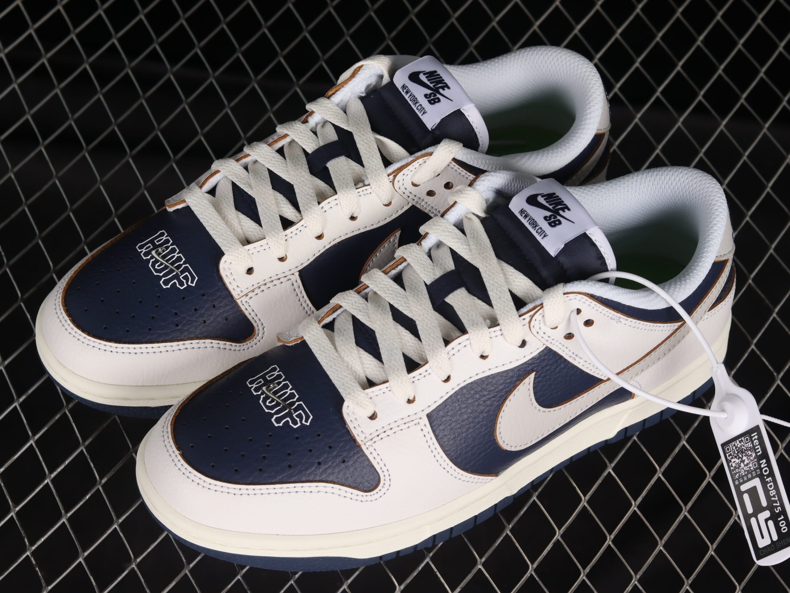 HUF x Nike SB Dunk Low “New York City”