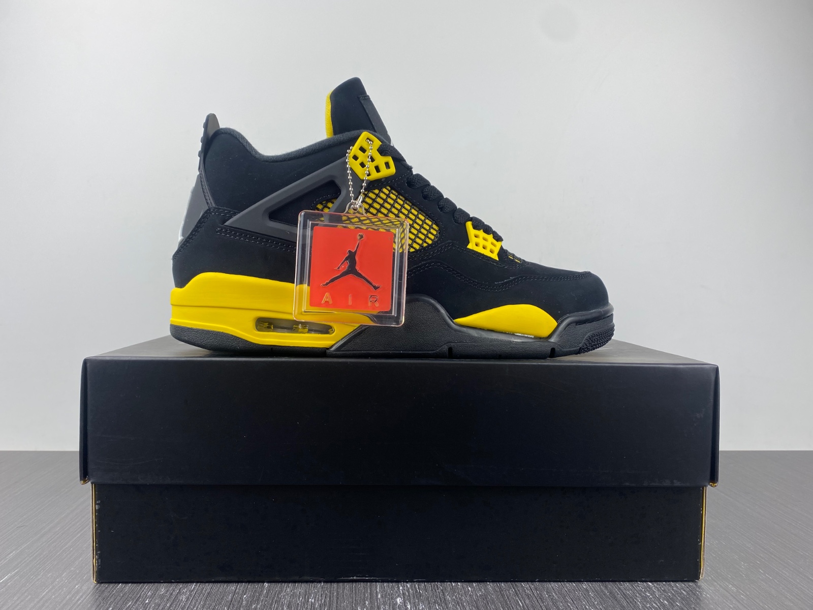 Jordan 4 Retro Thunder