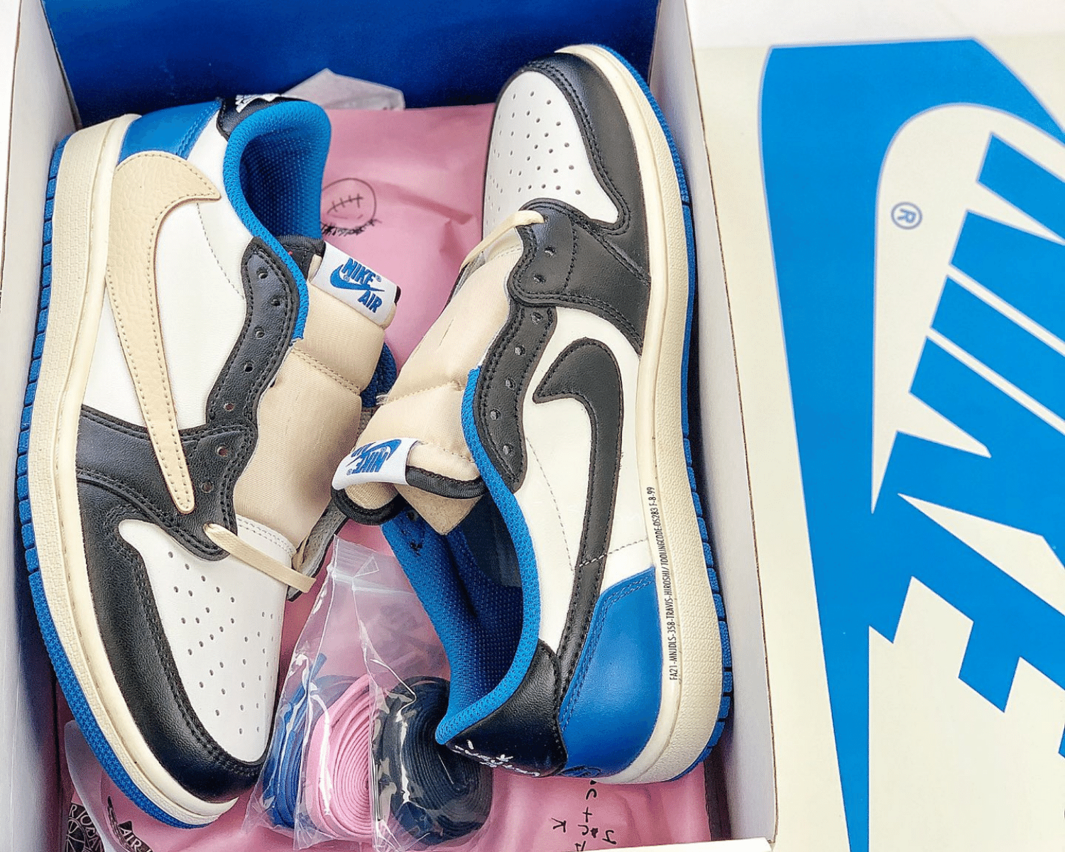 Air Jordan 1 Low Fragment Design x Travis Scott
