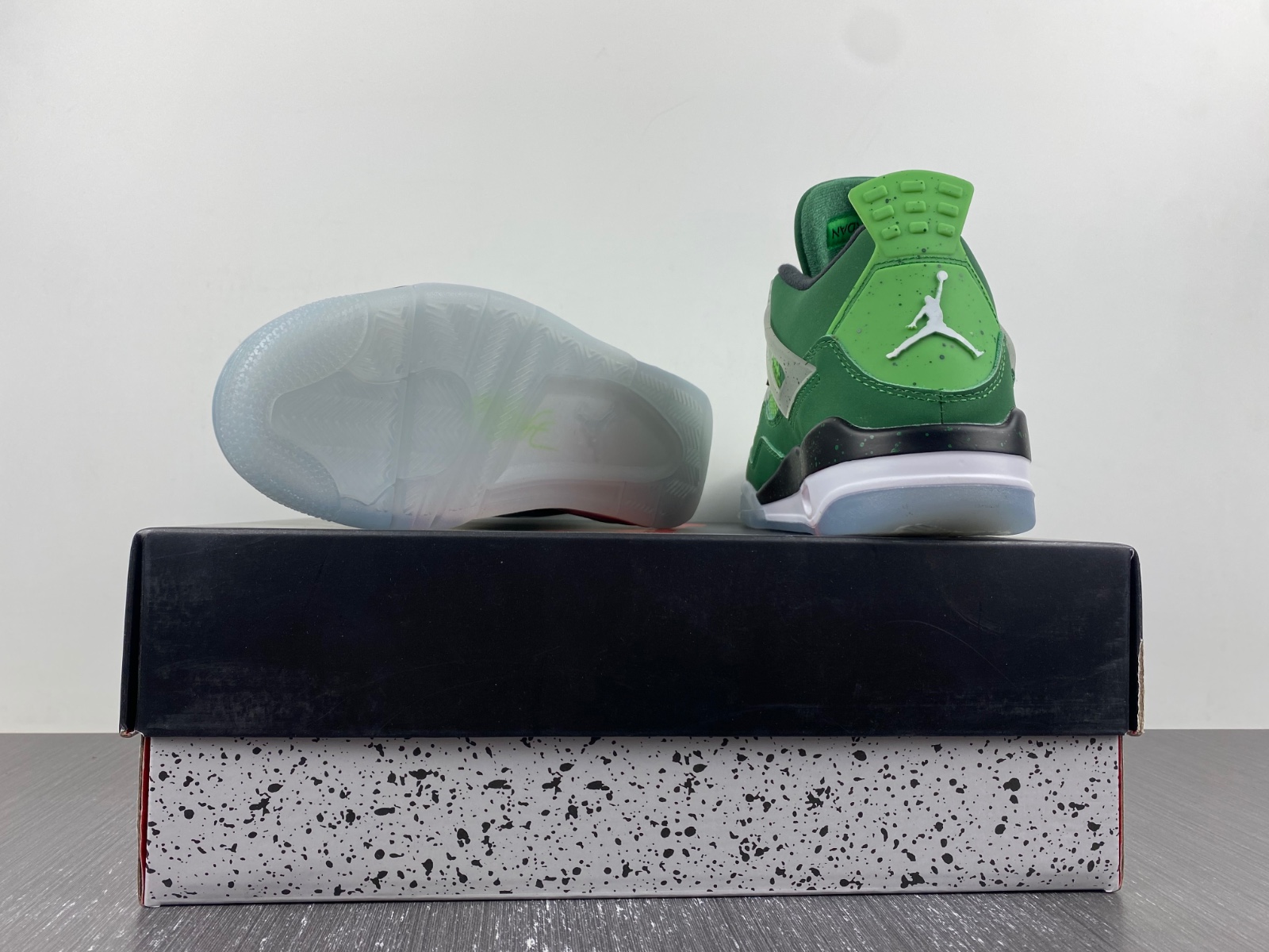 Air Jordan 4 Retro Wahlburgers