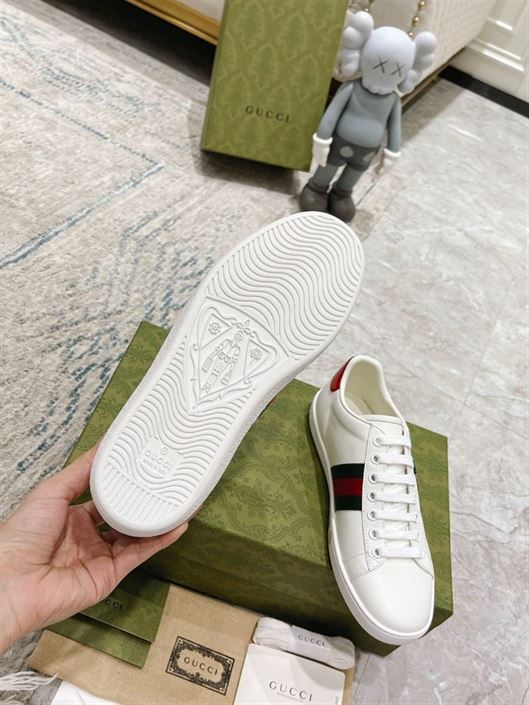 GUCCI INTERLOCKING G SNEAKERS – GCC094