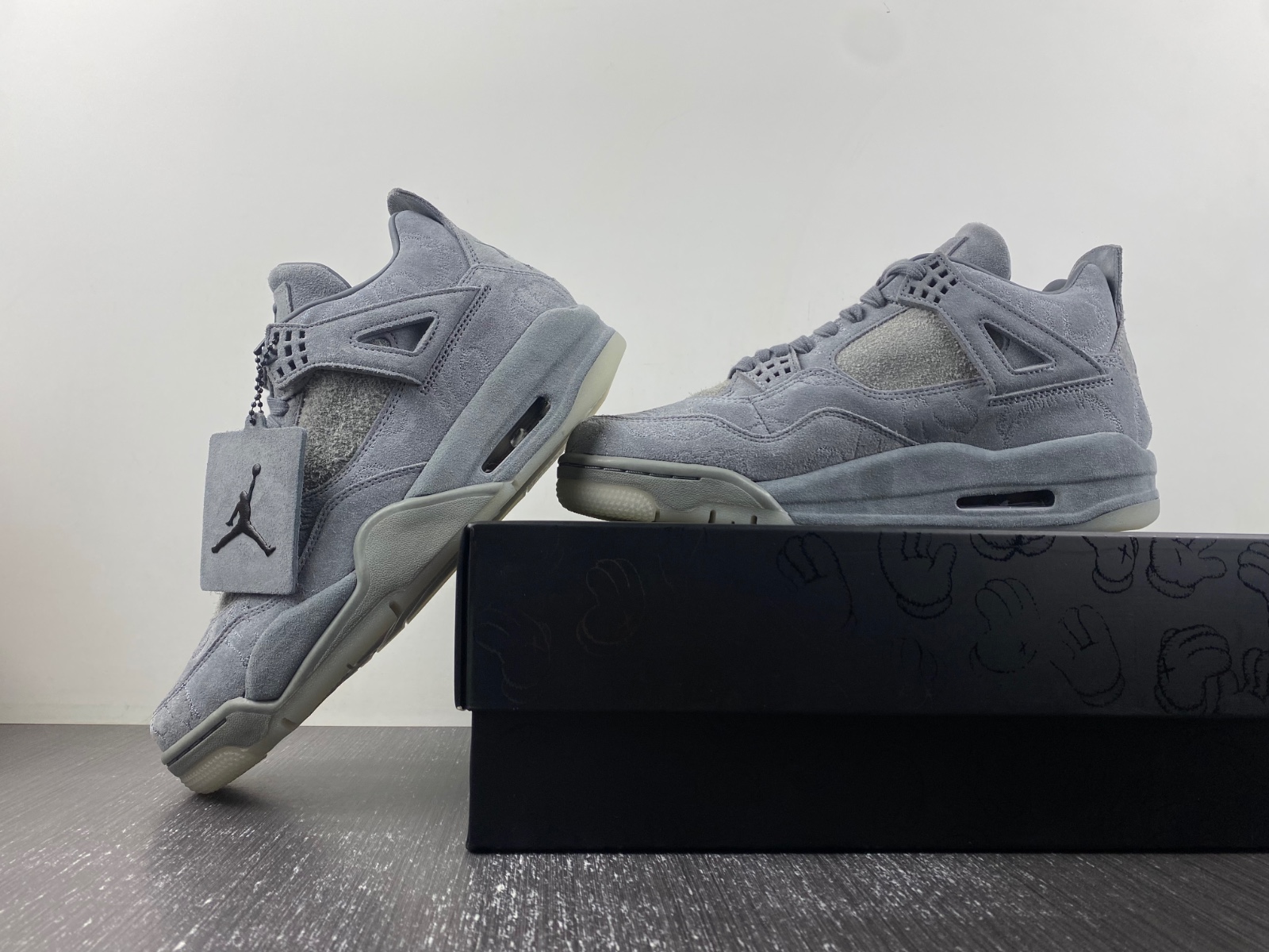Air Jordan 4 Retro Kaws