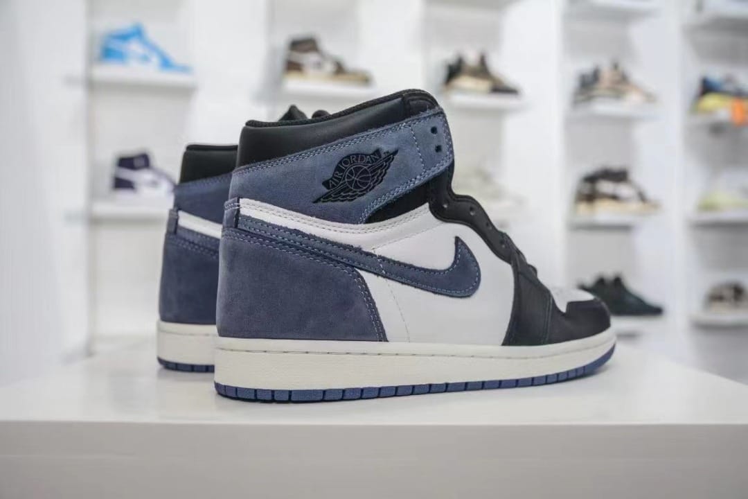 Air Jordan 1 Retro High Blue Moon