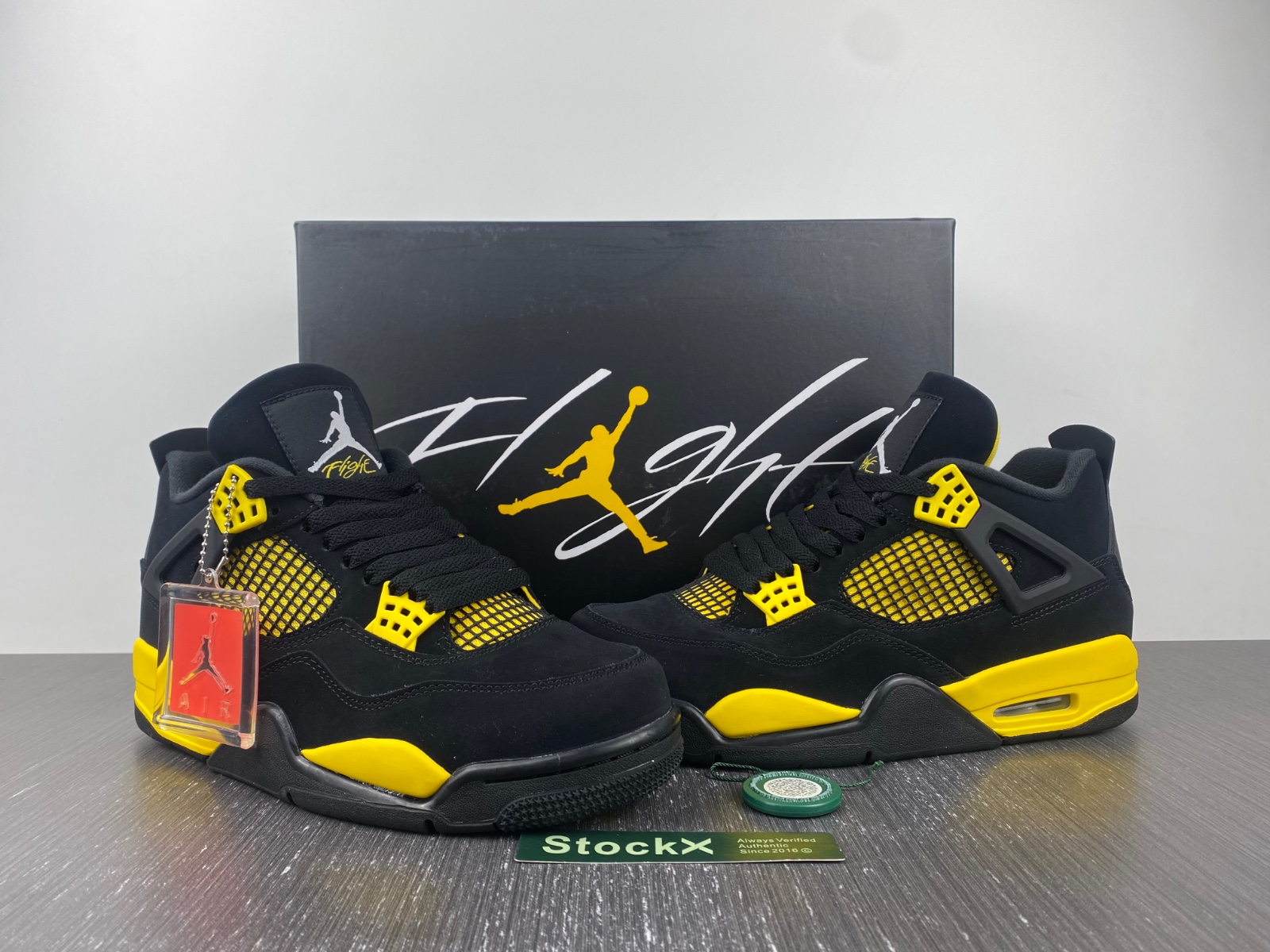 Jordan 4 Retro Thunder