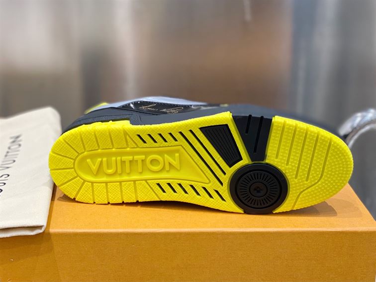 LOUIS VUITTON TRAINER SNEAKERS IN BLACK PATENT CANVAS – LVS004