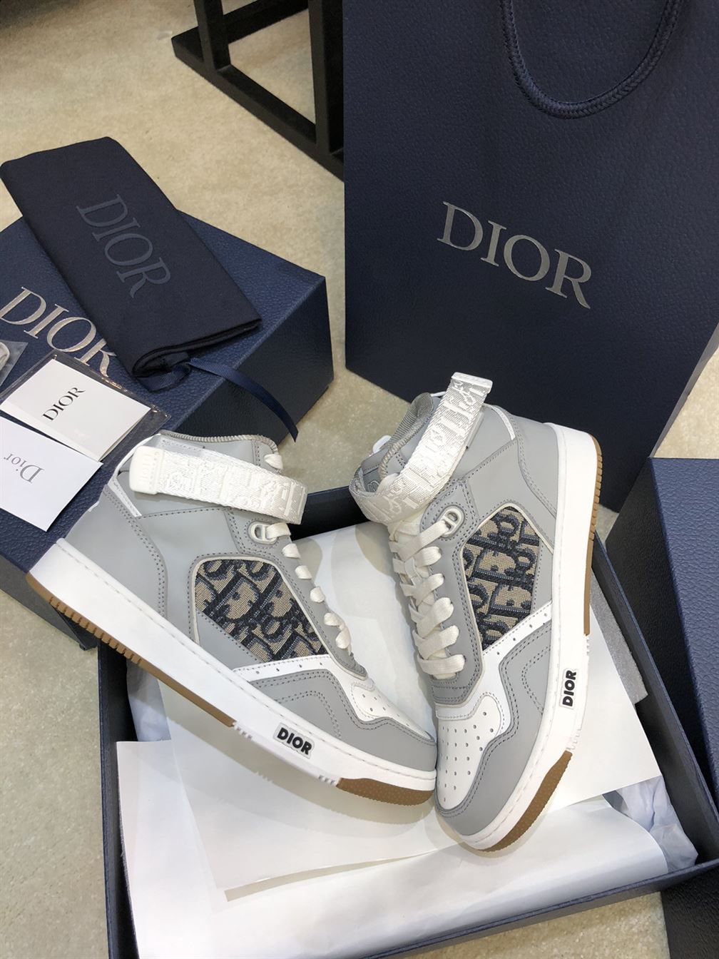 DIOR B27 HIGH-TOP SNEAKER – DO009
