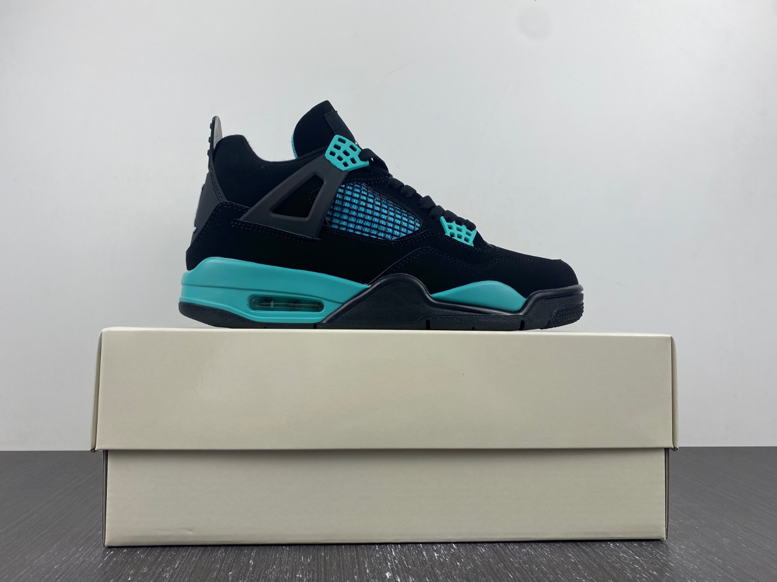 Air Jordan 4 Retro Coral Blue